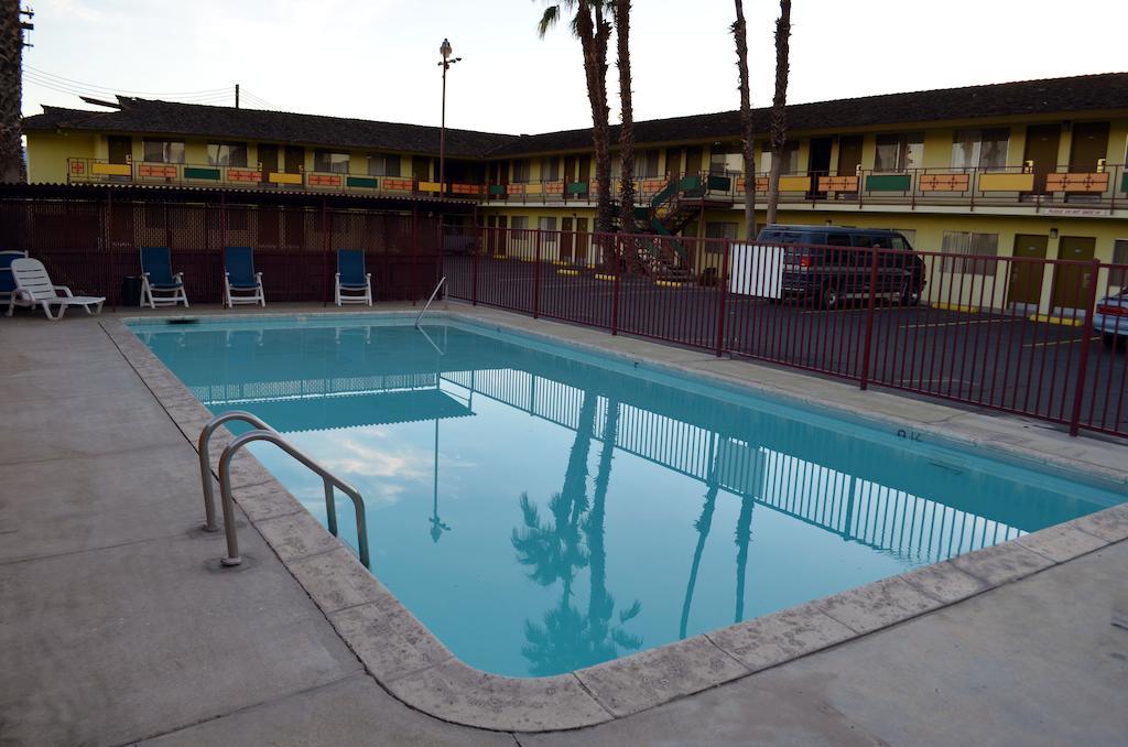 Tropics Motor Hotel Indio Exteriör bild